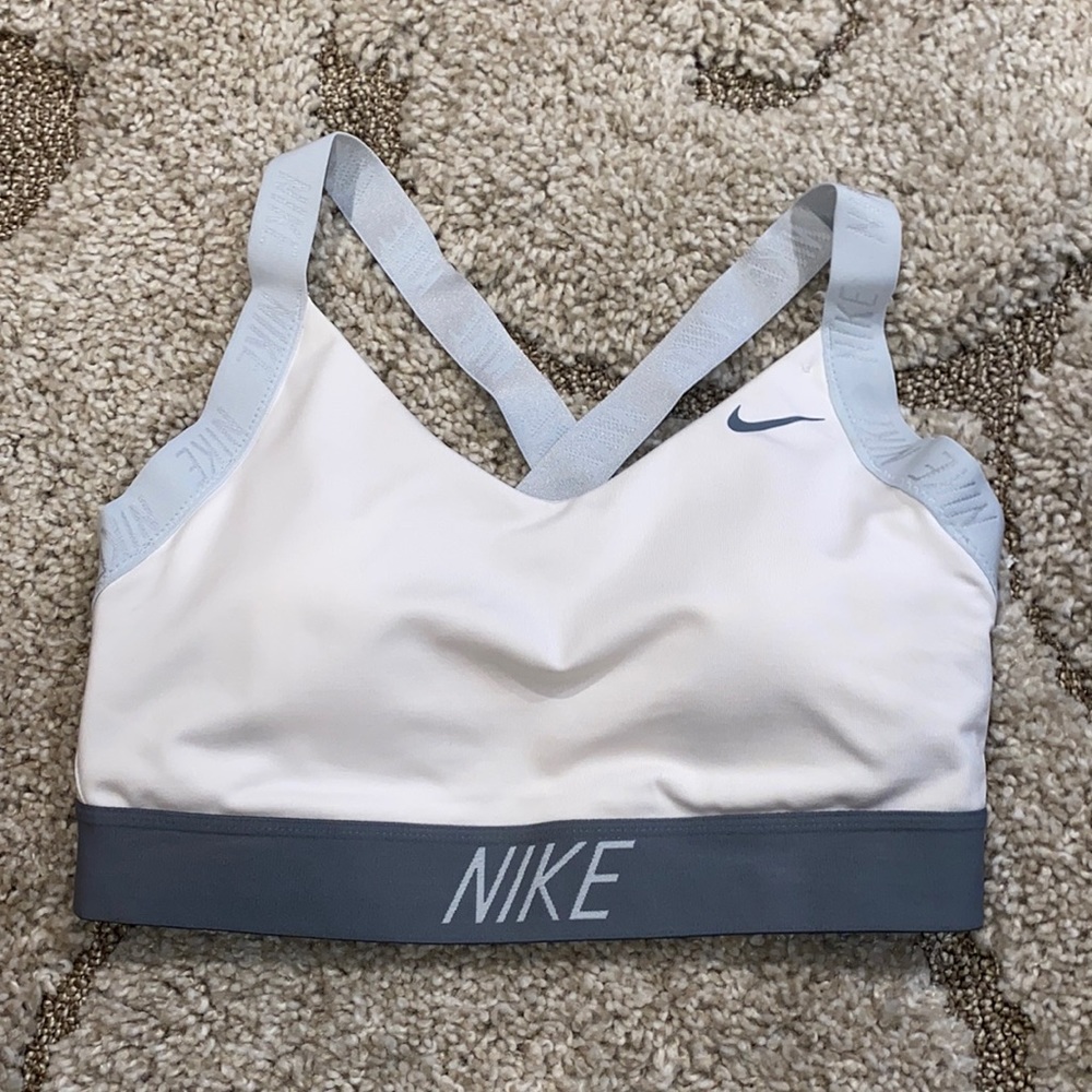 Nike sports bra size- medium
